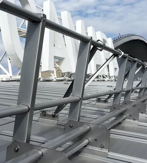 Кровельное ограждение со снегозадержателем Н=0,6 м (универсальное) на металлочерепицу и гибкую черепицу