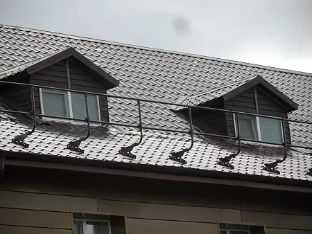 Кровельные ограждения для металлочерепицы, фальцевой кровли, профнастила, композитной черепицы и мягкой кровли | Borge