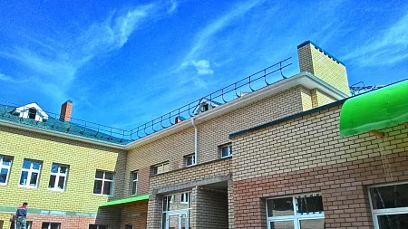 Кровельные ограждения для металлочерепицы, фальцевой кровли, профнастила, композитной черепицы и мягкой кровли | Borge