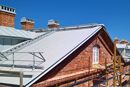 Кровельное ограждение Н=0,6 м/1,1м на фальцевую кровлю